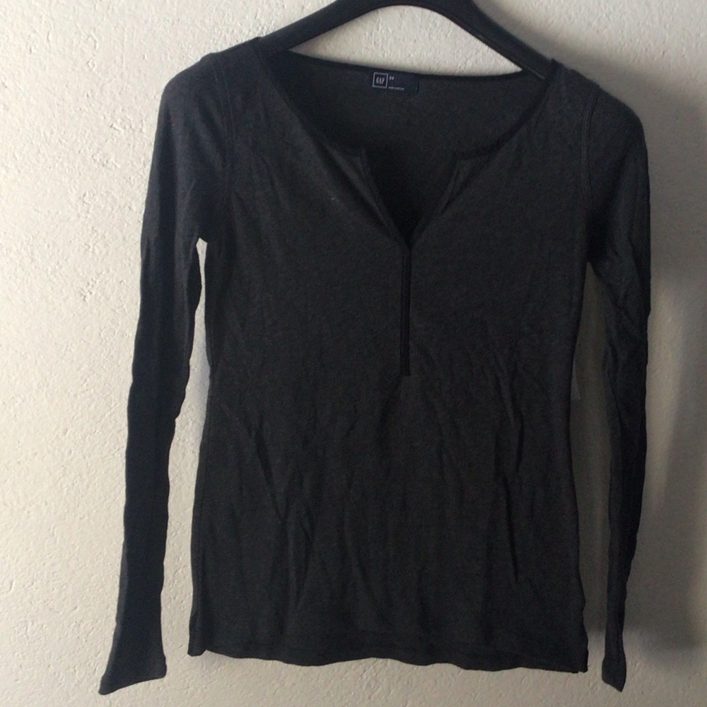 GAP Charcoal Long Sleeve Tee with side vents NWT